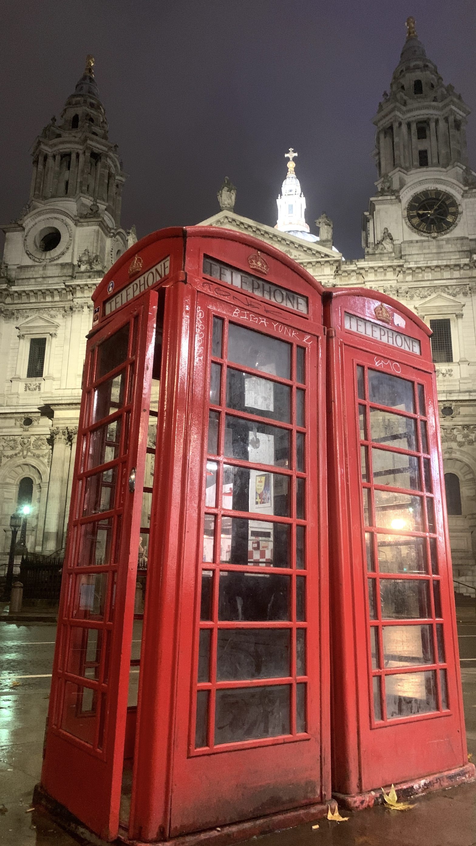 ロンドンのポストと公衆電話